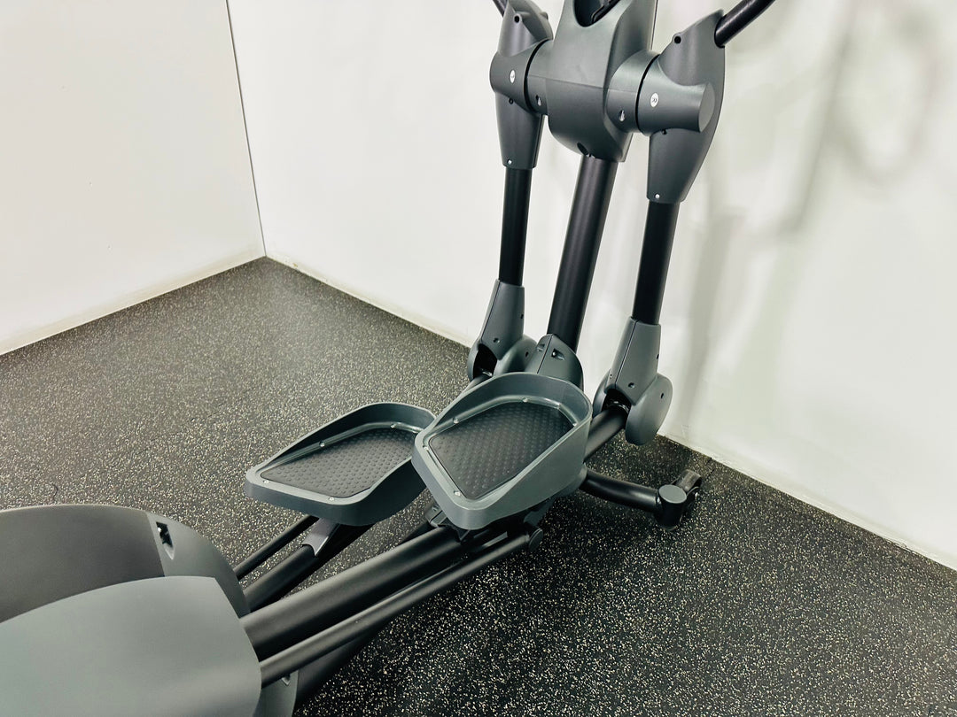 Star Trac 8RDE Rear Drive Elliptical Cross Trainer with LED Console