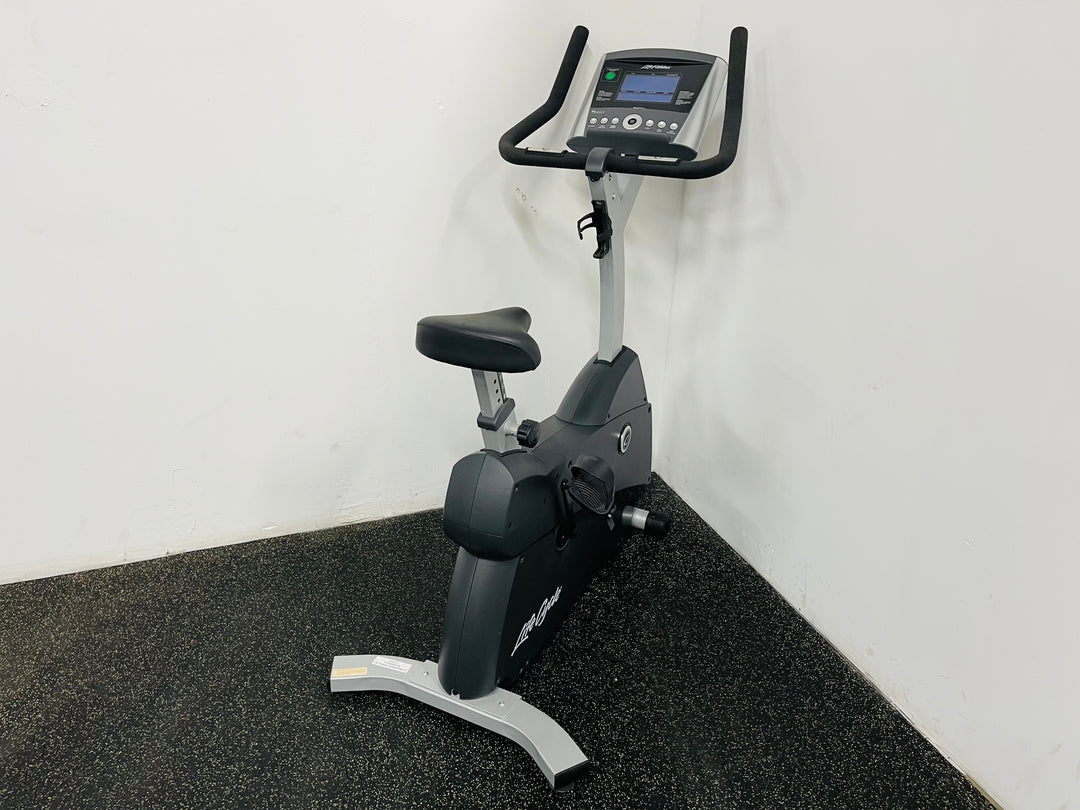 Life Fitness C1 Upright Bike