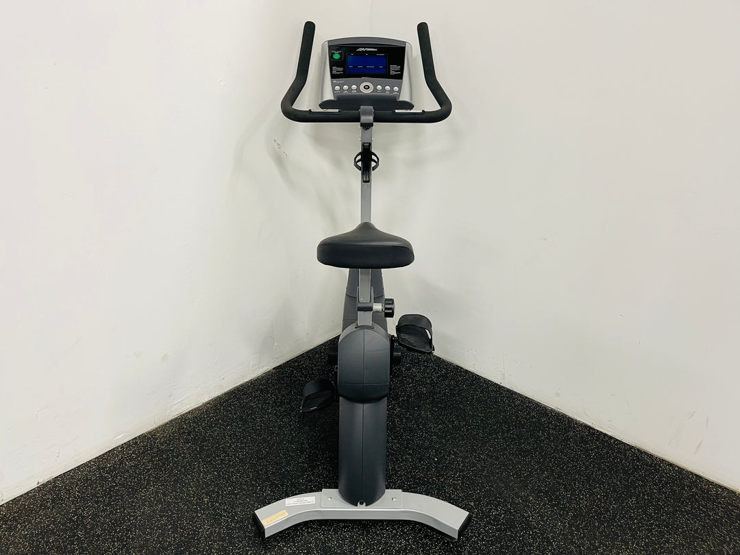 Life Fitness C1 Upright Bike