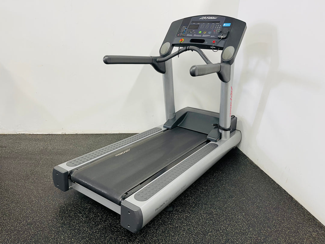 Life Fitness CLST Treadmill