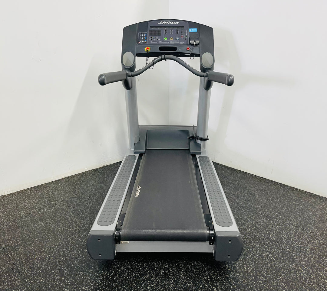 Life Fitness CLST Treadmill