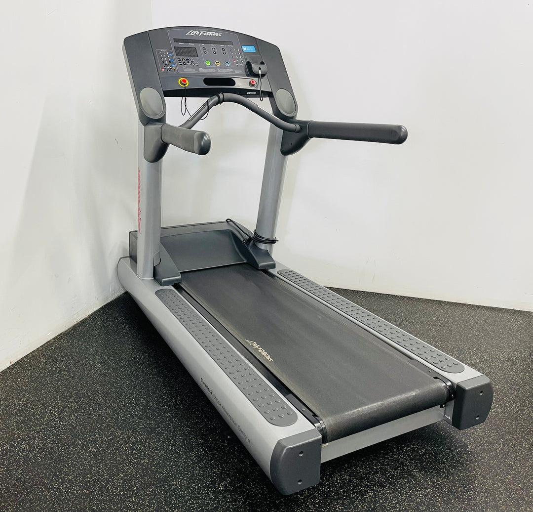 Life Fitness CLST Treadmill