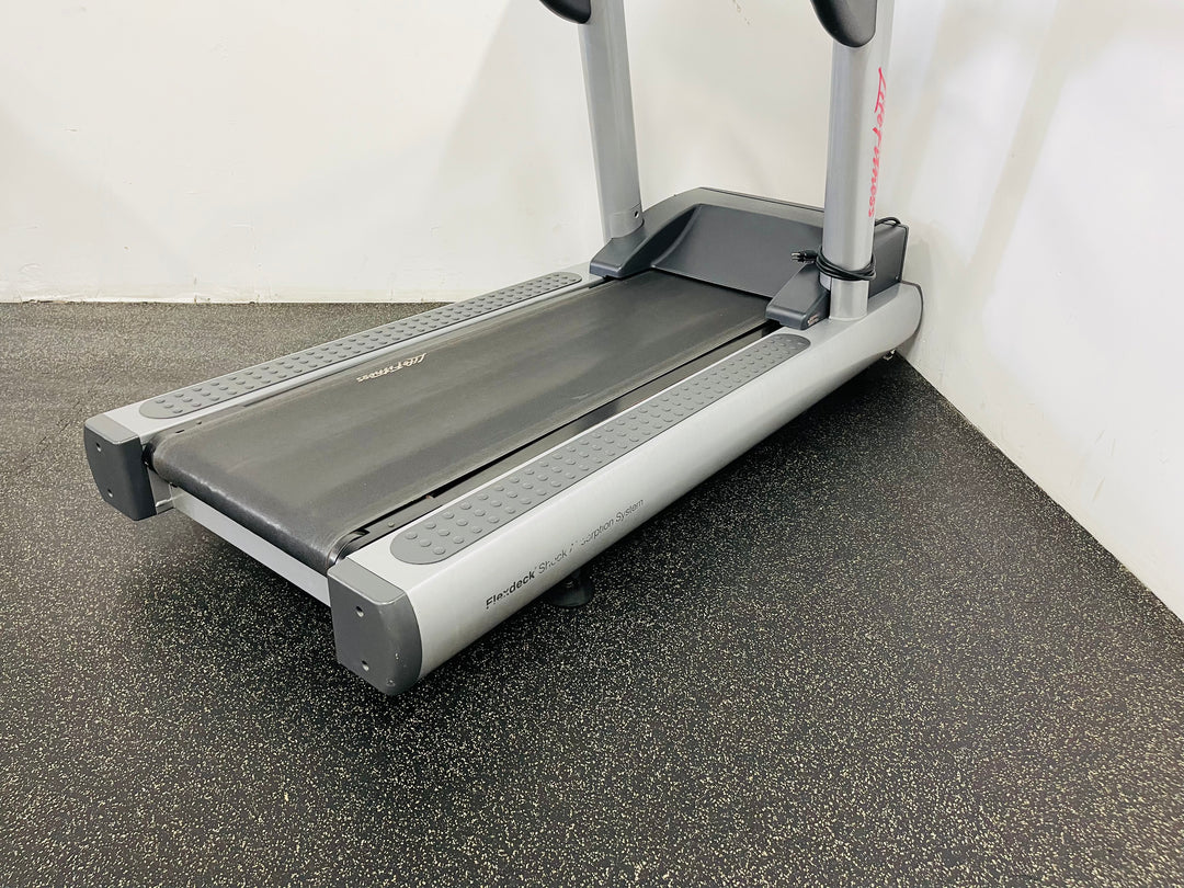 Life Fitness CLST Treadmill