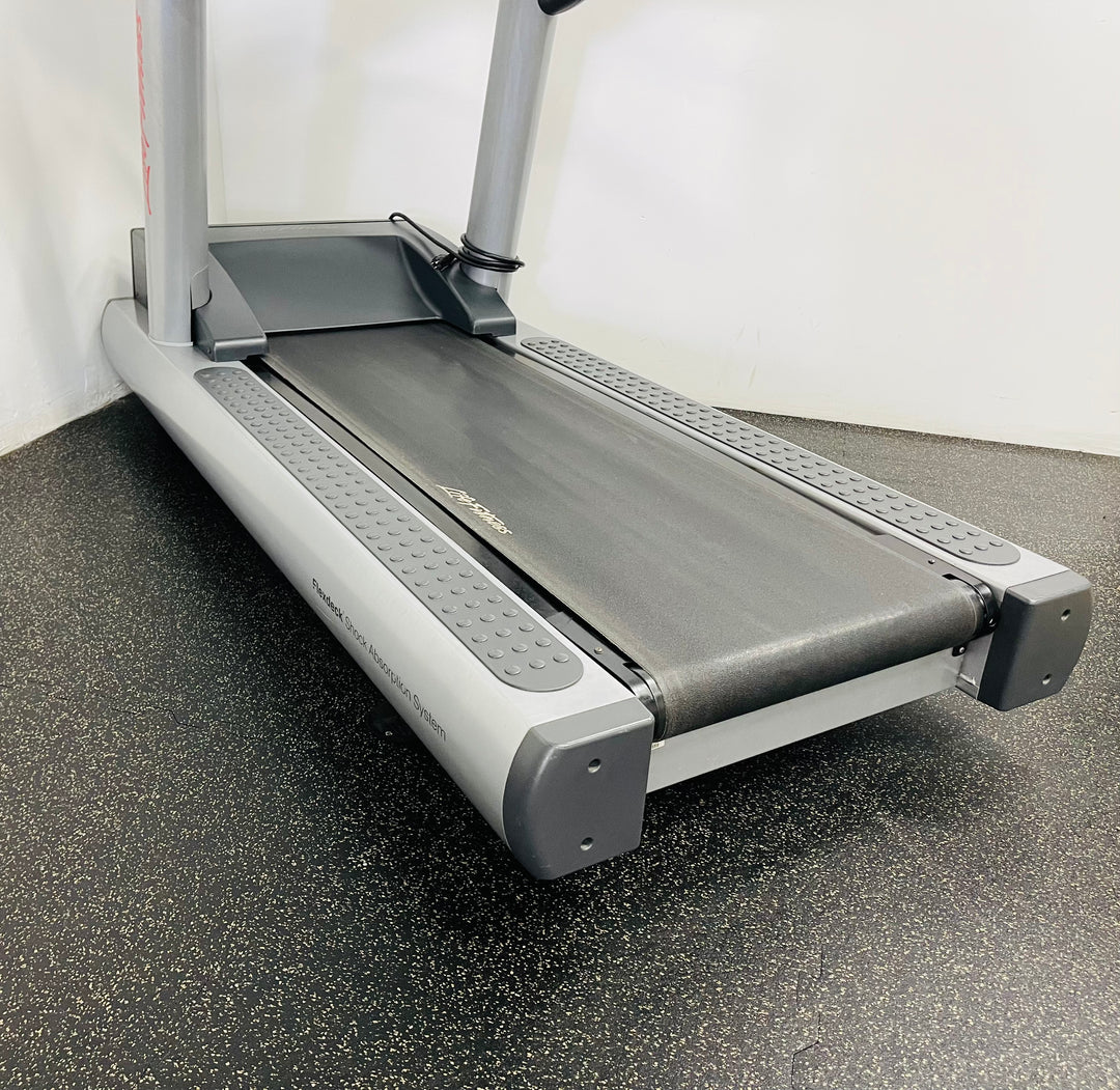 Life Fitness CLST Treadmill