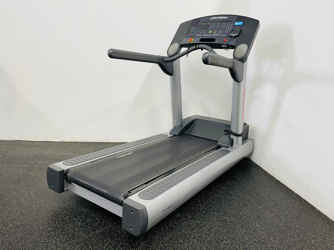 Life Fitness CLST Treadmill