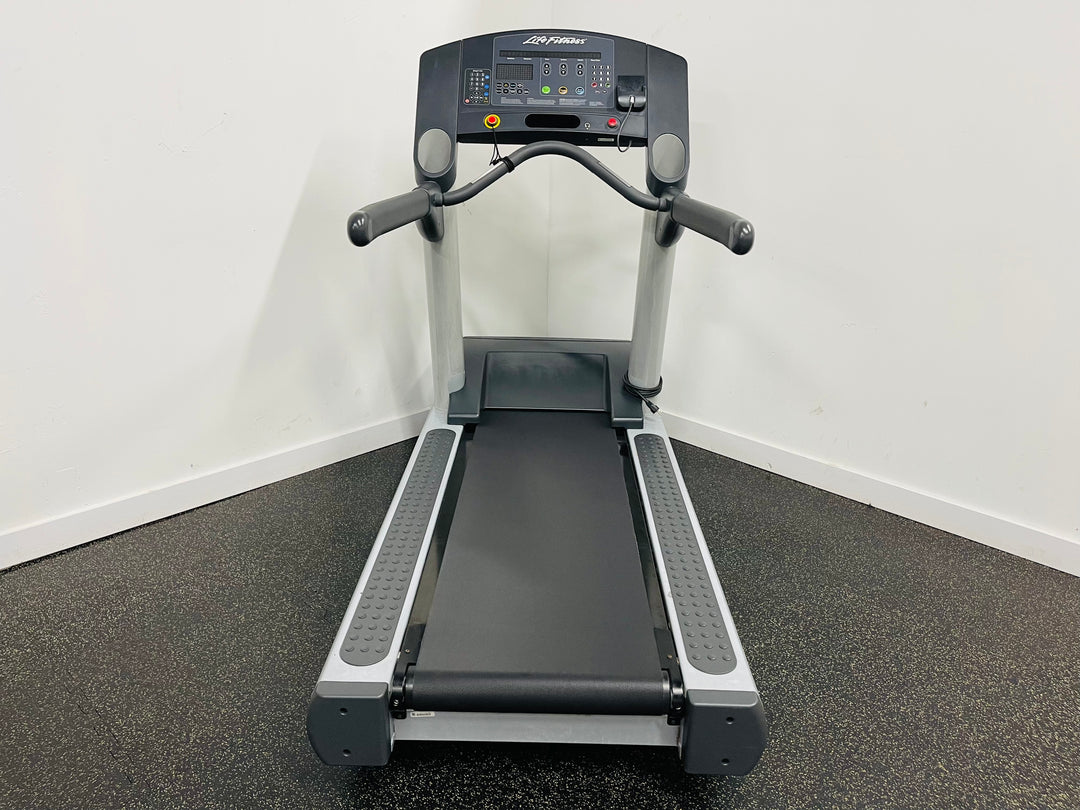 Life Fitness CLST Treadmill