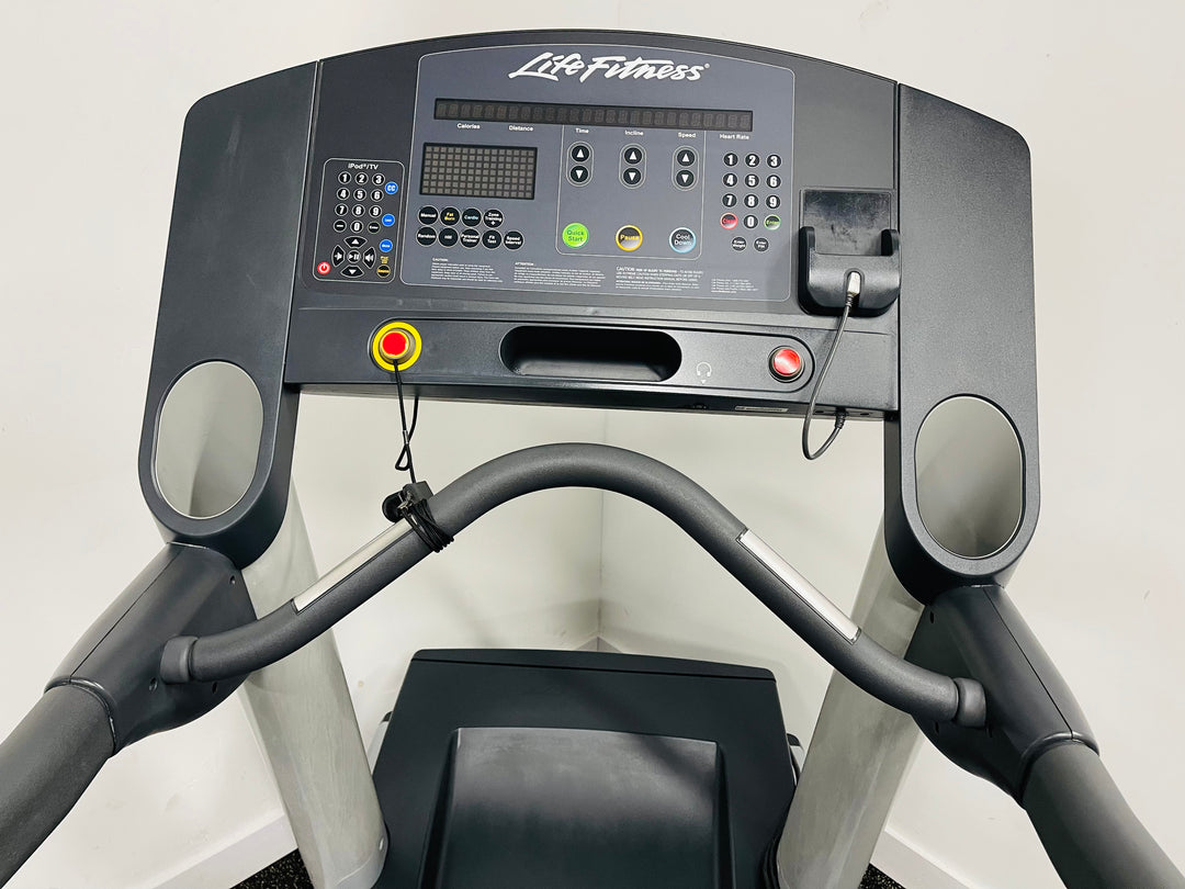 Life Fitness CLST Treadmill