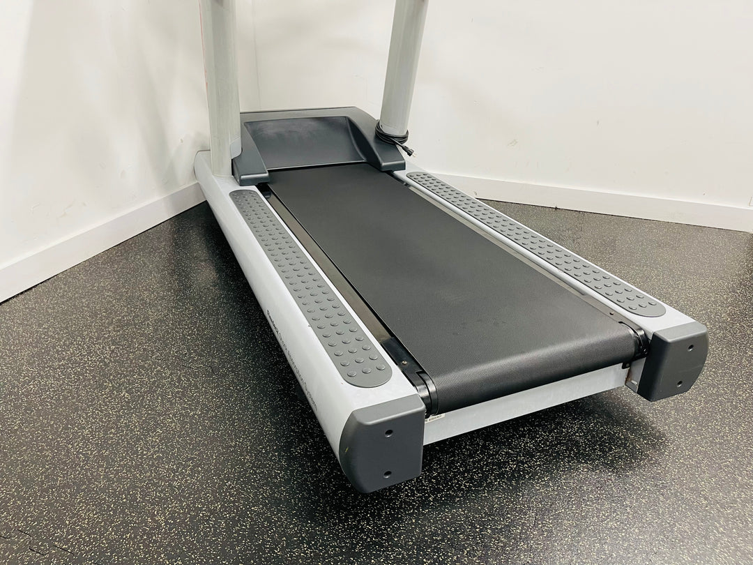 Life Fitness CLST Treadmill