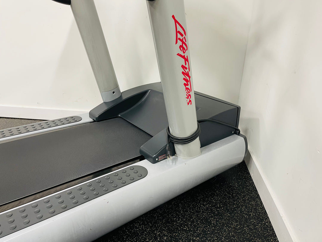 Life Fitness CLST Treadmill