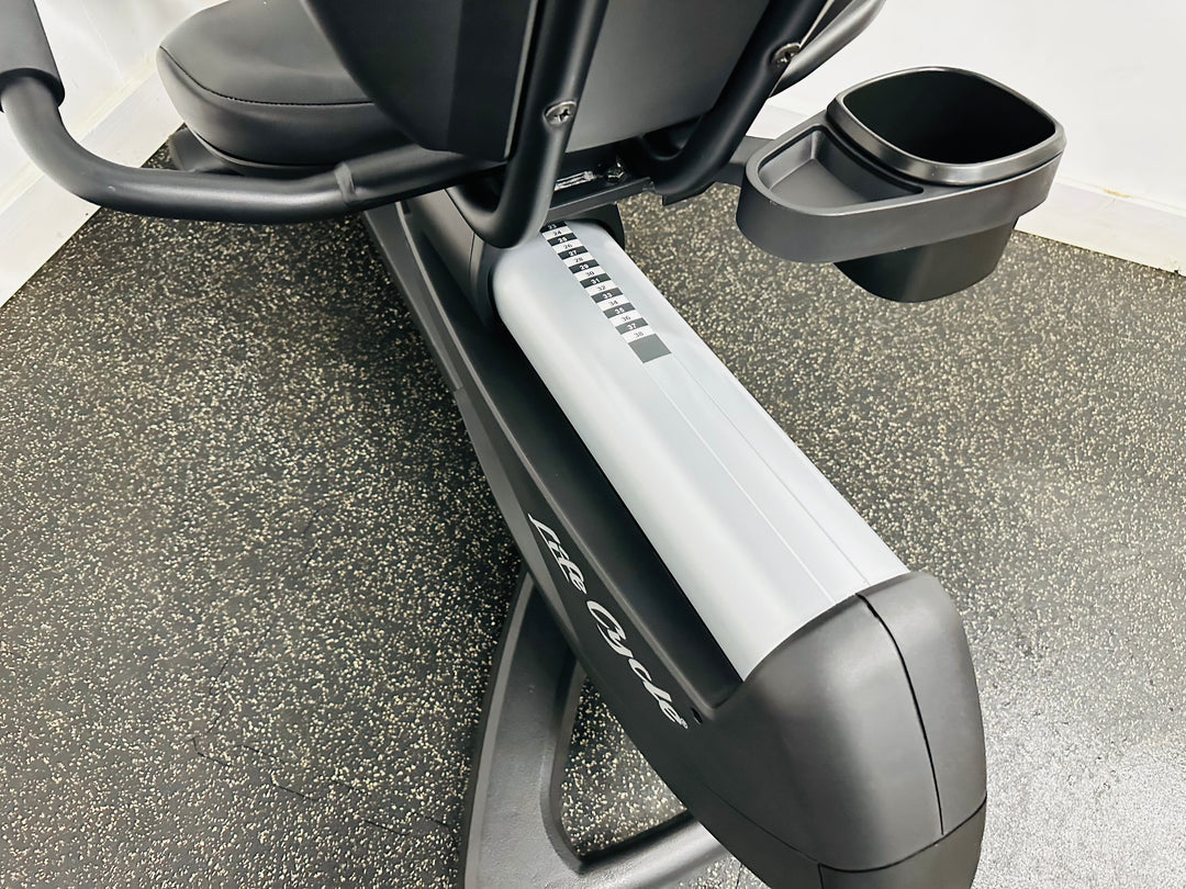 Life Fitness 95R Discover Recumbent Bike