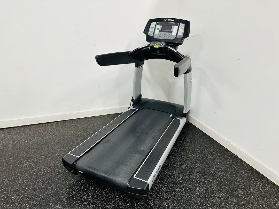 Life Fitness 95T Treadmill