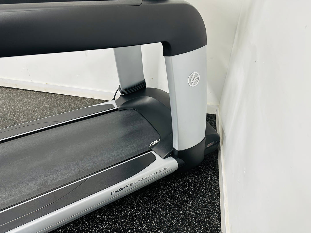 Life Fitness 95T Treadmill