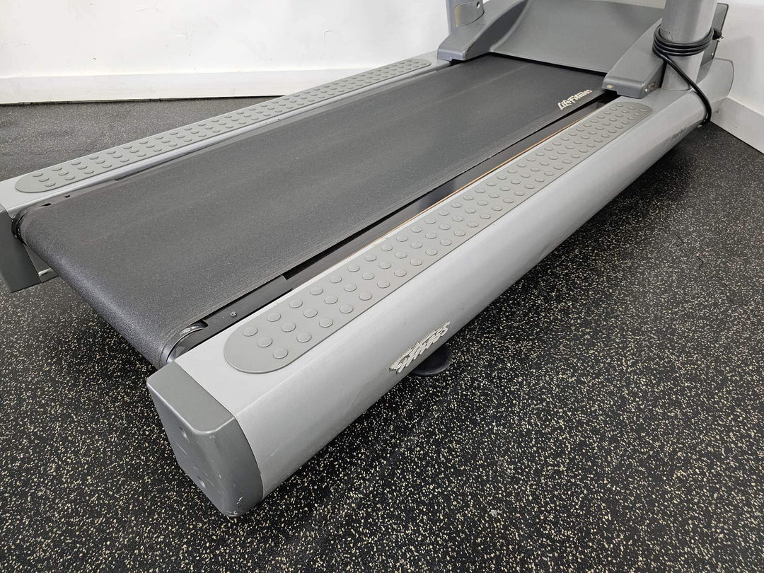 Life Fitness 95Te Treadmill