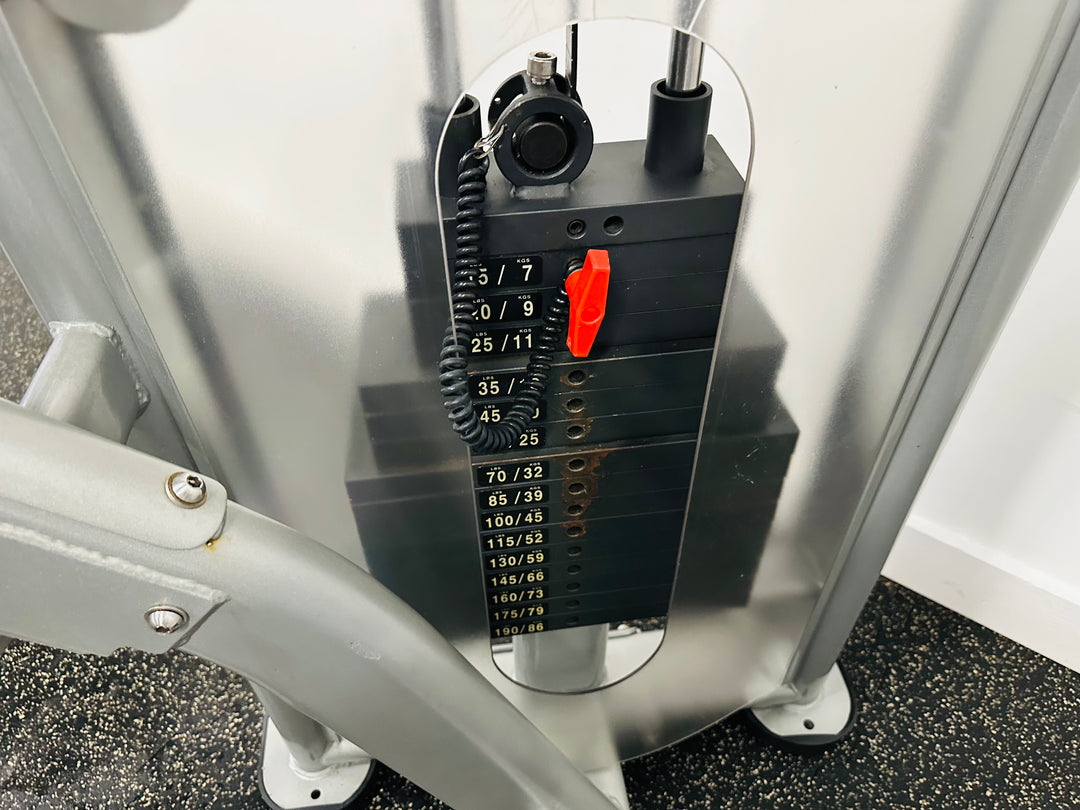 StarTrac Instinct Bicep Curl Machine