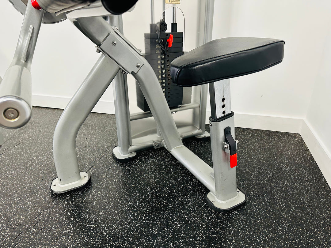 StarTrac Instinct Bicep Curl Machine