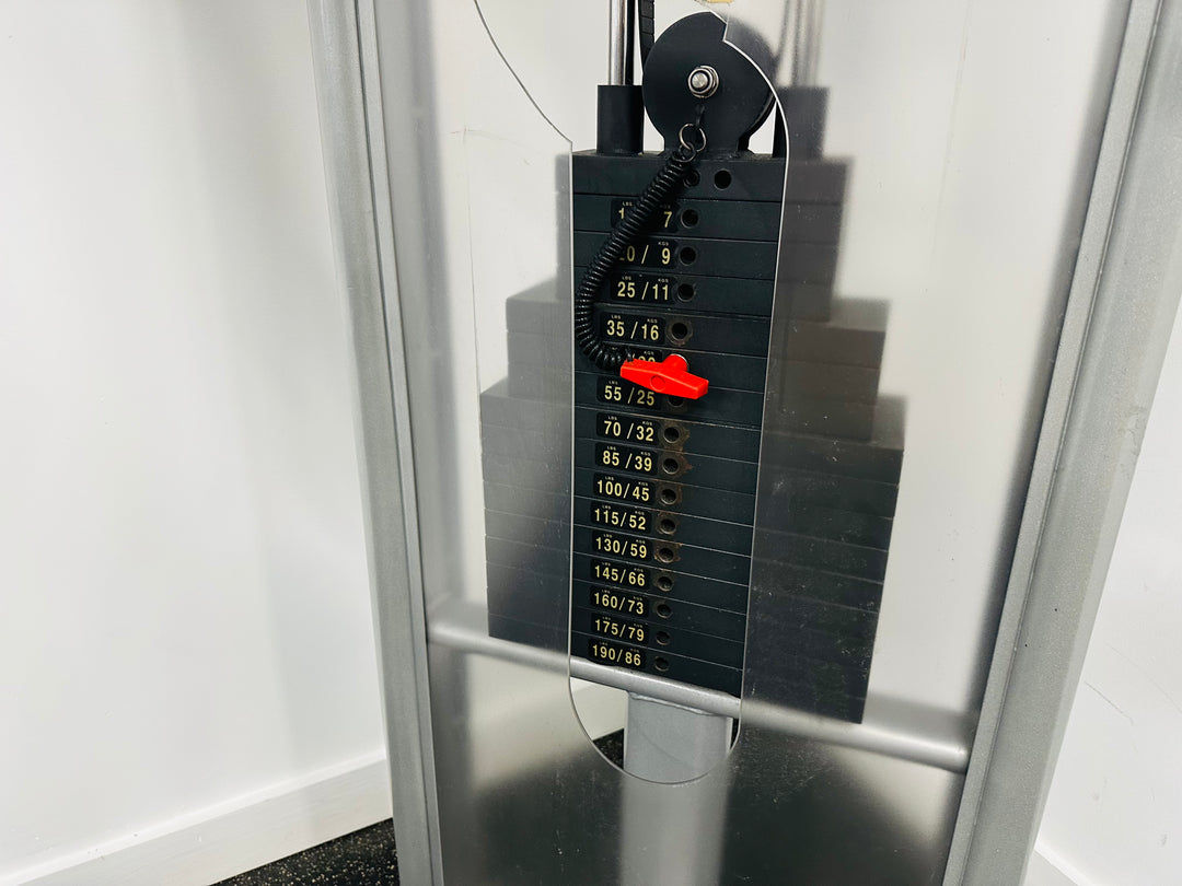 StarTrac Fly/Rear Deltoid Machine