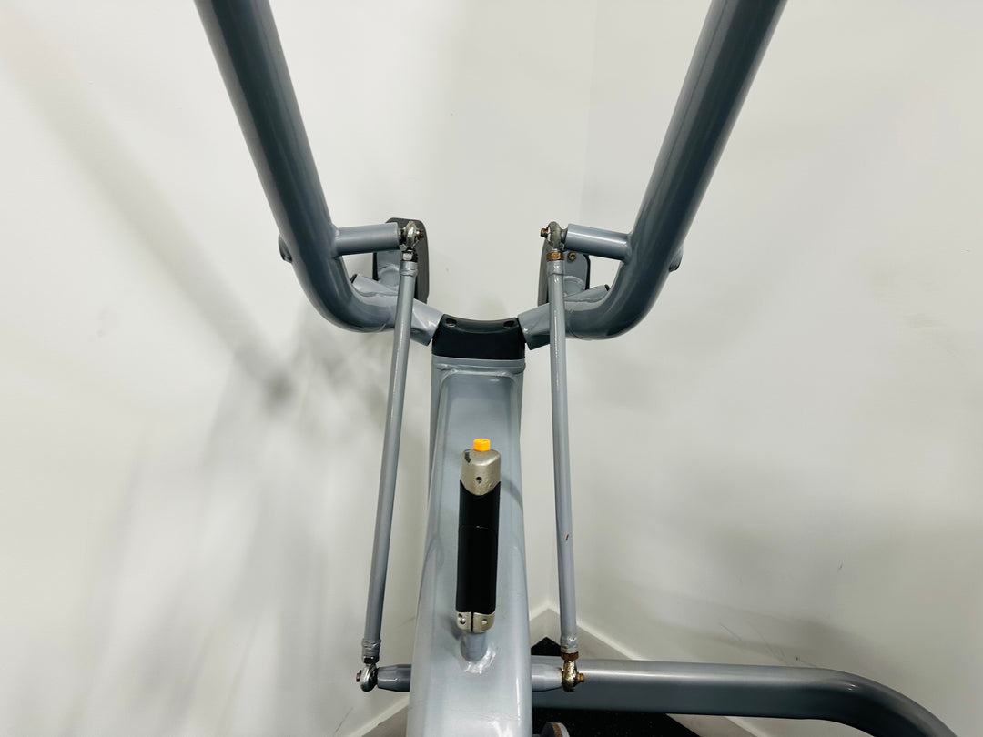 Matrix G7 Lat Pulldown Machine